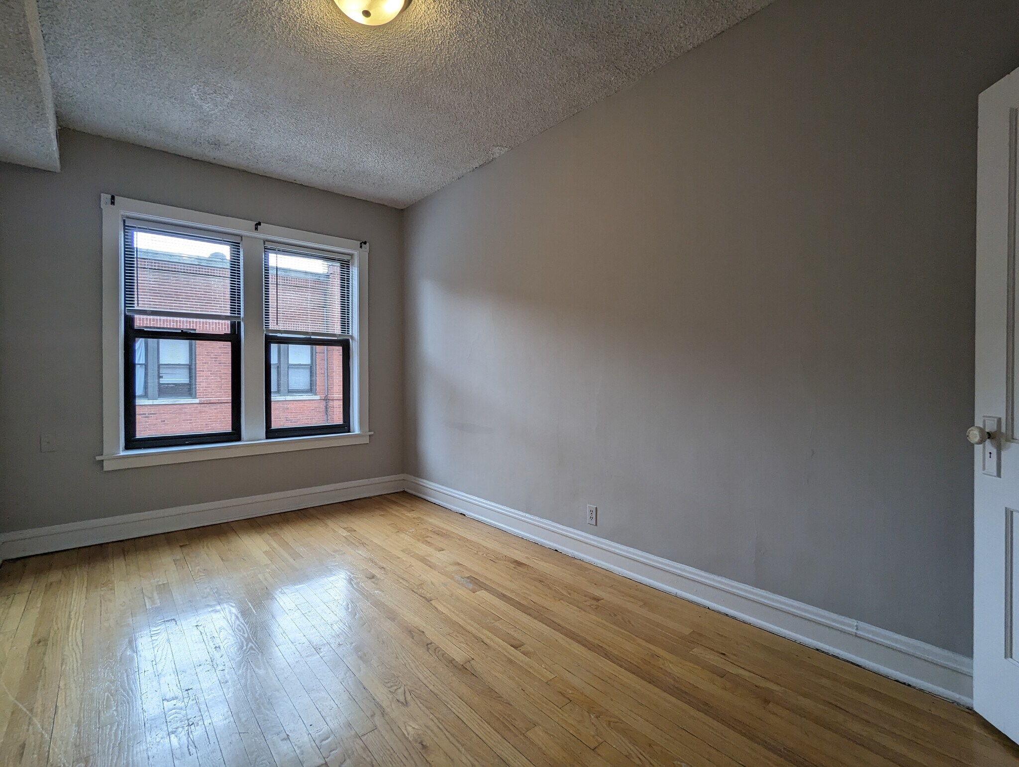 Building Photo - 3523 N Racine Ave