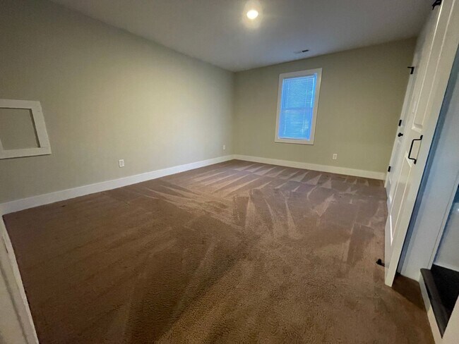 Building Photo - Fully remodeled rancher