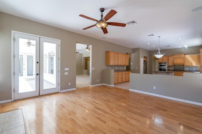 Building Photo - 3423 E Page Ave