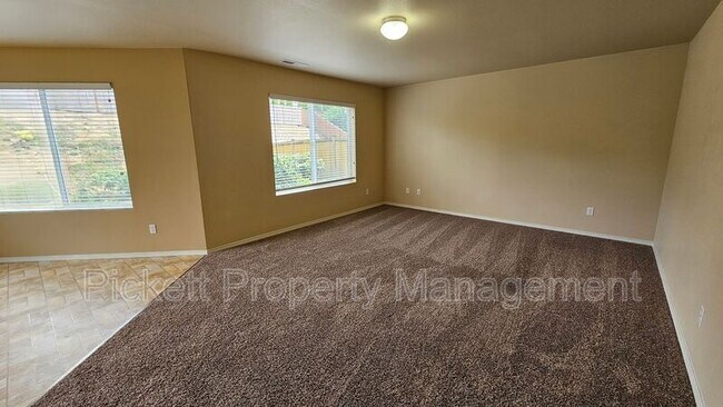 Building Photo - 2369 SW Siskin Cir