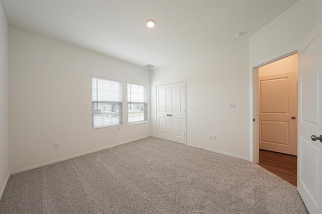 Building Photo - 932 Mallow Rd