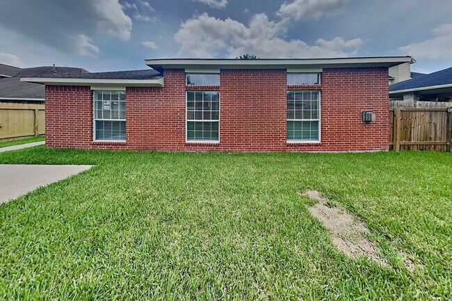 Building Photo - 383 Hyland Ln