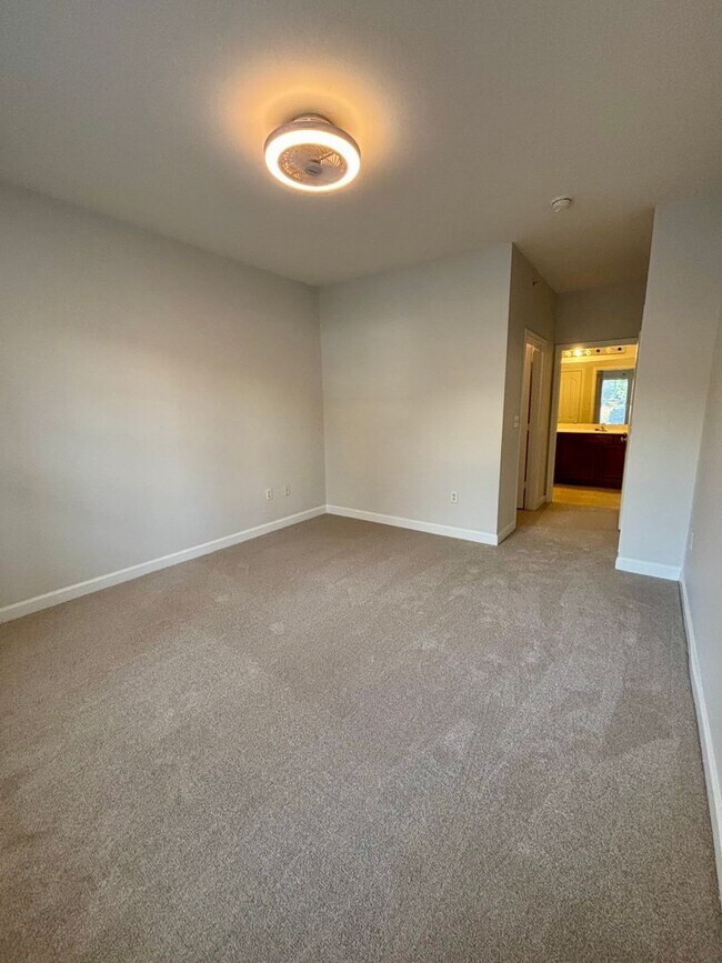 Building Photo - 2BR/2BA Condo; $250 off SECOND FULL Month of Rent
