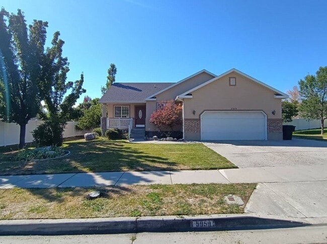Primary Photo - Spacious Home w attached 2 car garage