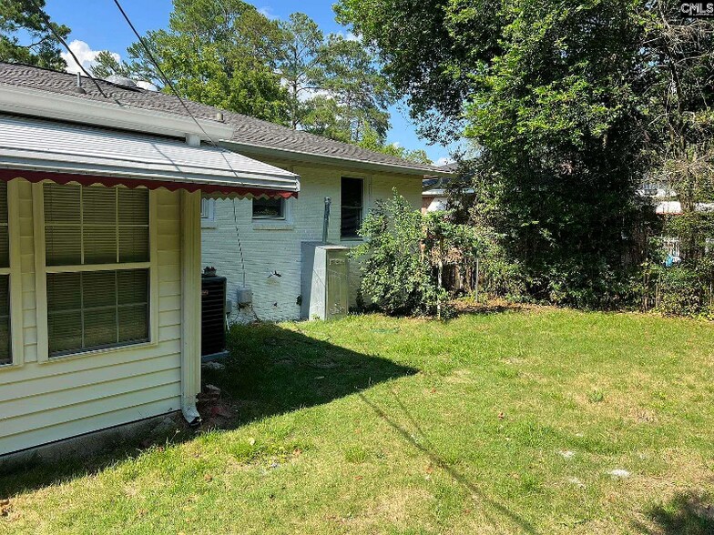 Building Photo - 3042 Beechaven Rd