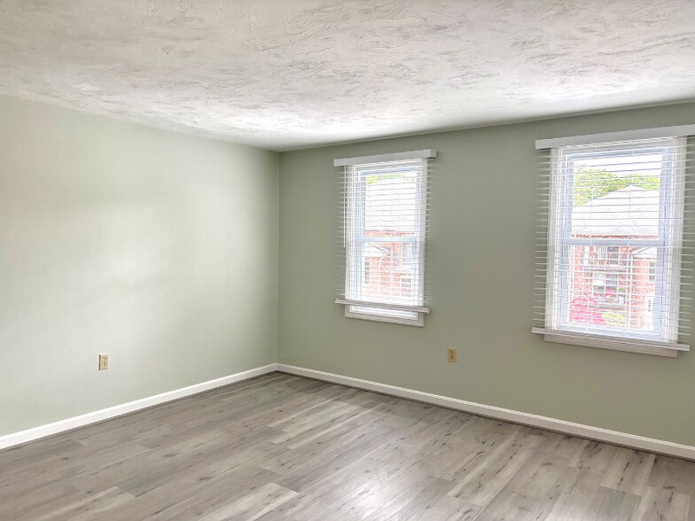 Building Photo - 364 Neponset St