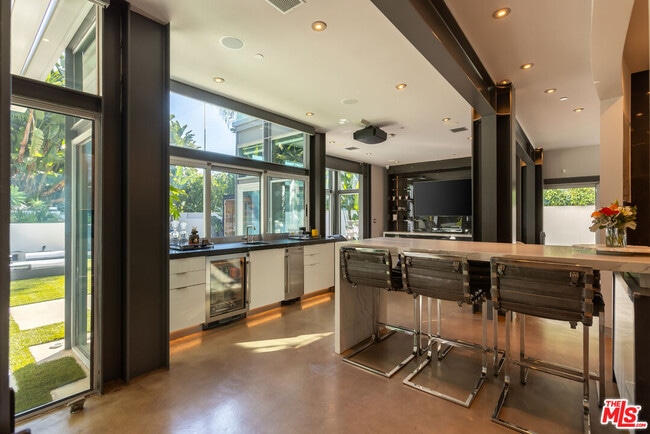 Building Photo - 8538 Eastwood Rd