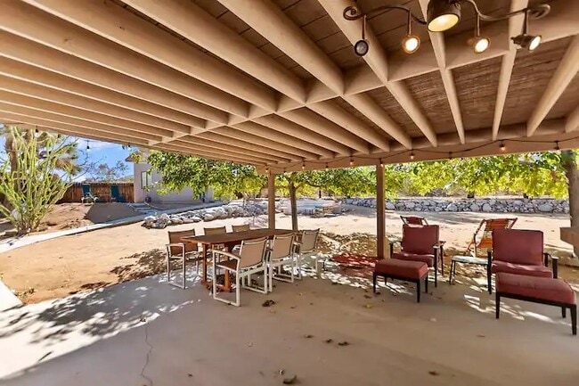 Building Photo - 58327 Bonanza Dr