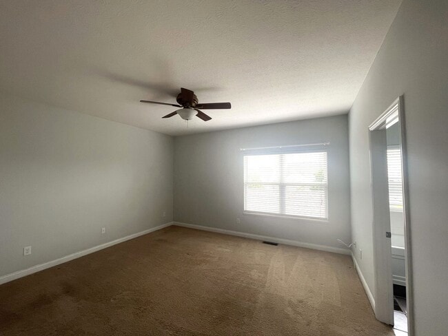 Building Photo - 5597 Lantos Rd