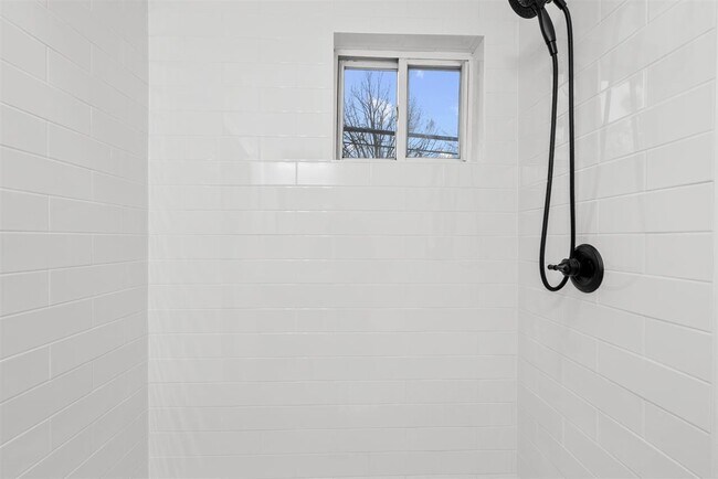 Building Photo - 407 Park Ave