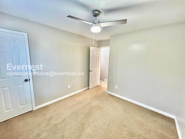 Building Photo - Limited Time Special Offer / 4 Bed, 2.5 Bath Home with Garage / Pet-Friendly / Vouchers Accepted ...