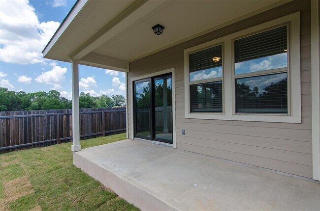 Building Photo - 905 Olive Creek Dr