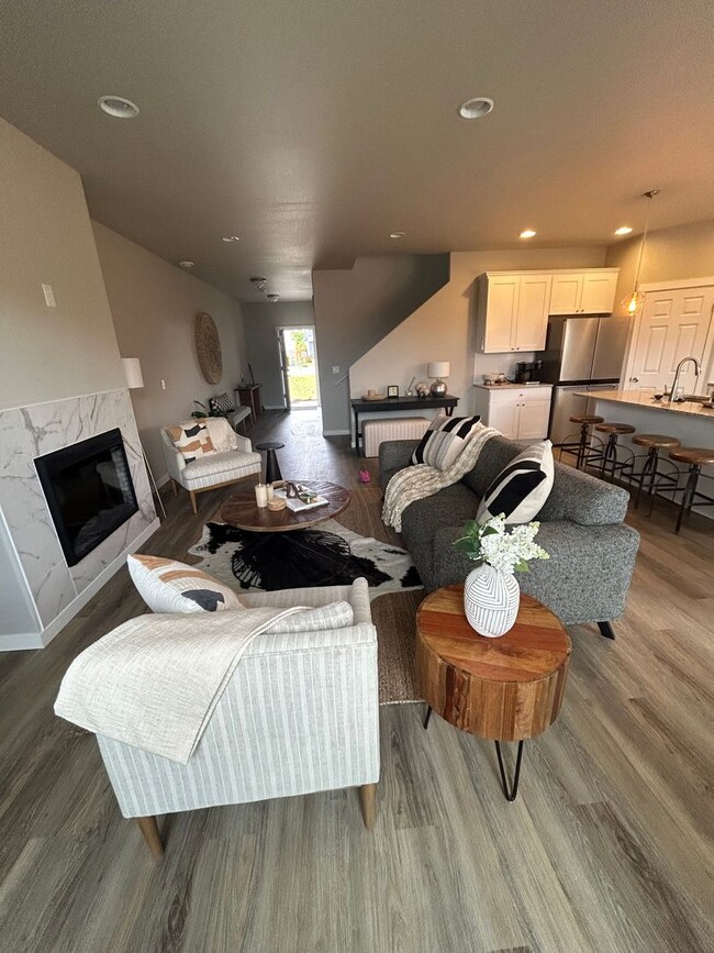 Building Photo - Beautifully Furnished Brand New 5 Bedroom ...