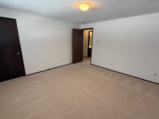 Building Photo - Alfi 3510 4-plex - Everett