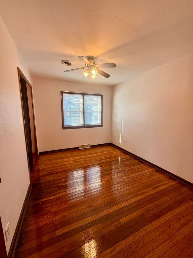 Building Photo - 3 Bedroom in heart Loves Park