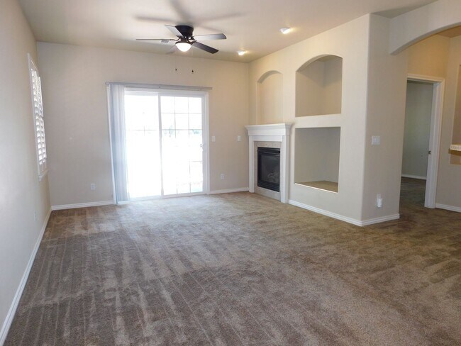 Building Photo - Spacious 2-Bed in Fountain Greens!
