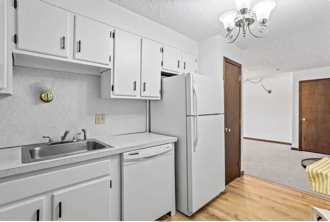 Building Photo - 276 Codman Hill Rd