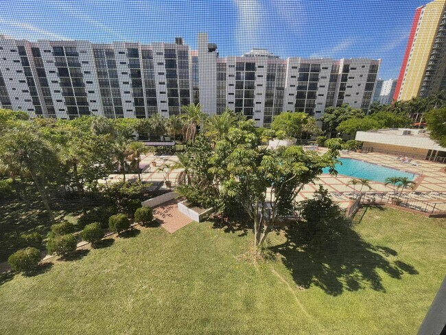 Building Photo - 17011 N Bay Rd