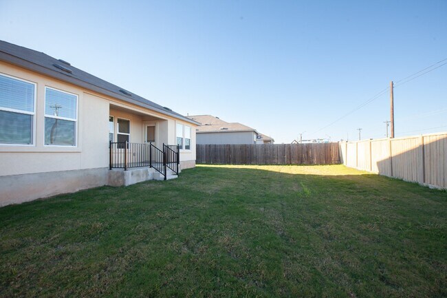 Building Photo - 3 Bedroom Plus Study and 3 car garage!