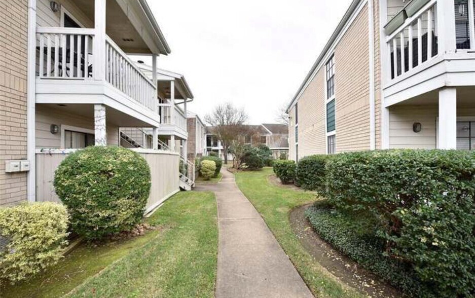 Building Photo - 12660 Ashford Point Dr