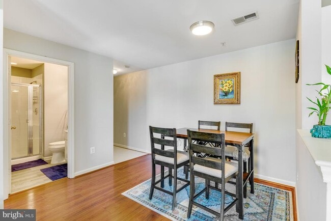 Building Photo - 521 Constellation Square SE