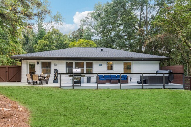 Building Photo - NEW! Fully Furnished Atlanta Oasis - Upsca...