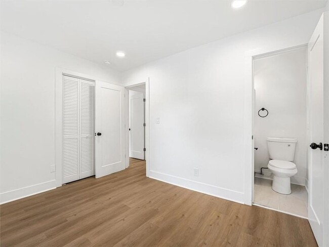 Building Photo - 454 Oak Dr SE