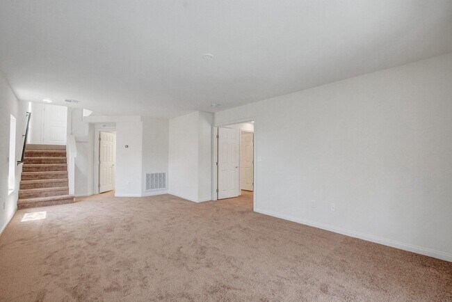 Building Photo - HUGE 3 Story, 5 Bedroom Home in the Southwest!