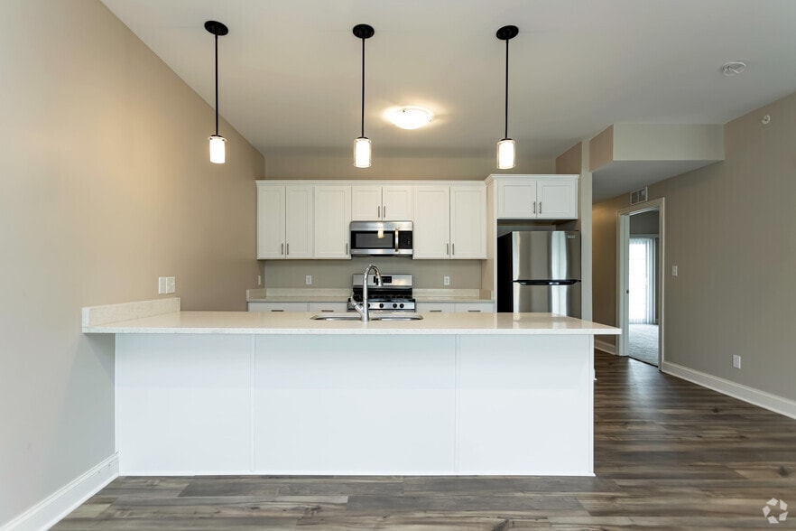 Primary Photo - 6875 Transit Road