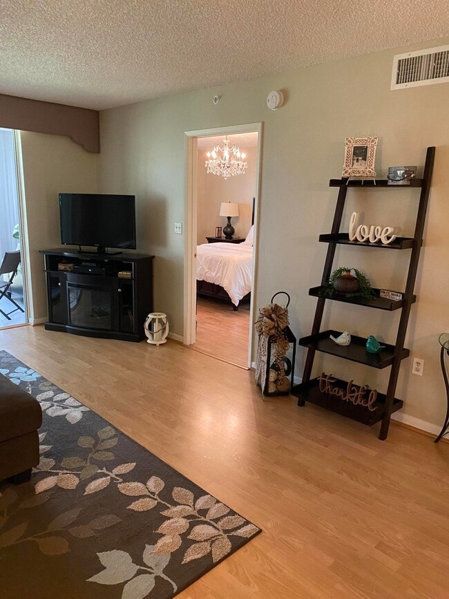 Building Photo - 4734 Lucerne Lakes Blvd