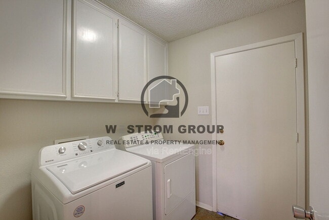 Building Photo - 6452 Waverly Way