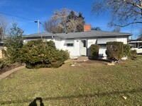 Building Photo - NEW TO MARKET/ 3 BEDROOM HOUSE W/ GARAGE C...