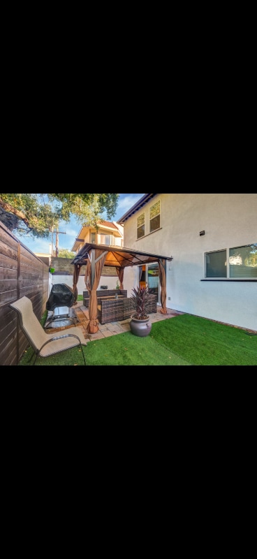 Building Photo - 523 Fischer St