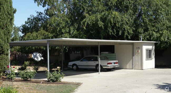 Primary Photo - 35 Roberts St