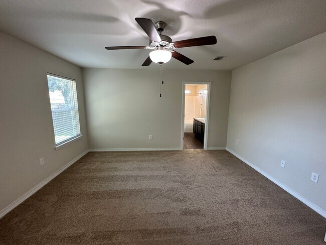 Building Photo - 4 bedroom 2 bath craftsman style home for ...