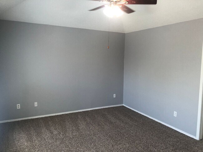 Building Photo - Amazing Location in Carrollton!!