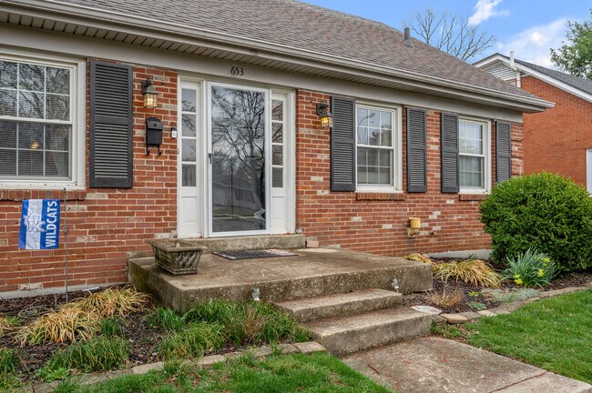 Building Photo - 653 Mt Vernon Dr