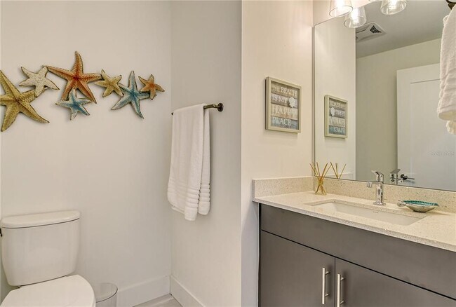 Building Photo - 1709 N Tamiami Trl