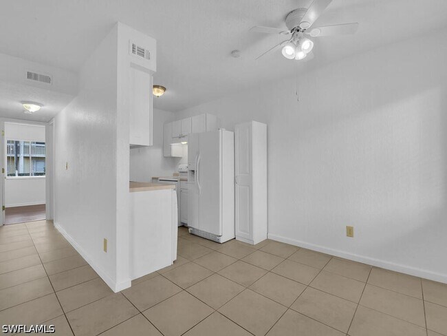 Building Photo - 4617 Bayshore Dr