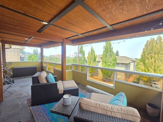 Building Photo - $1,950 - 2 Bed / 1 Bath Fully Furnished Condo in Secure Building in Rockwood/Manito Neighborhood