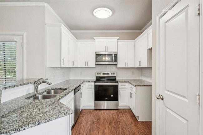 Building Photo - 268 Castleridge Dr