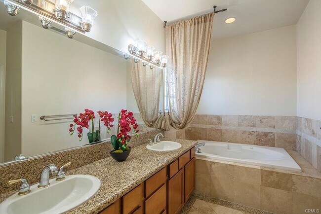 Building Photo - 1035 Fairview Ave