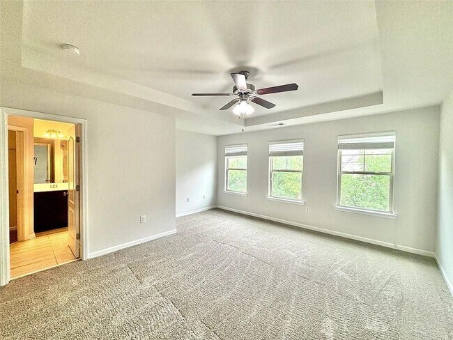 Building Photo - 1700 Paxton Dr SW