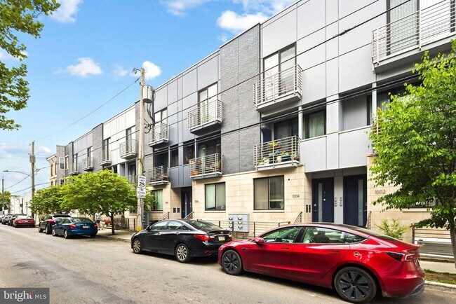 Building Photo - 1004 S 17th St