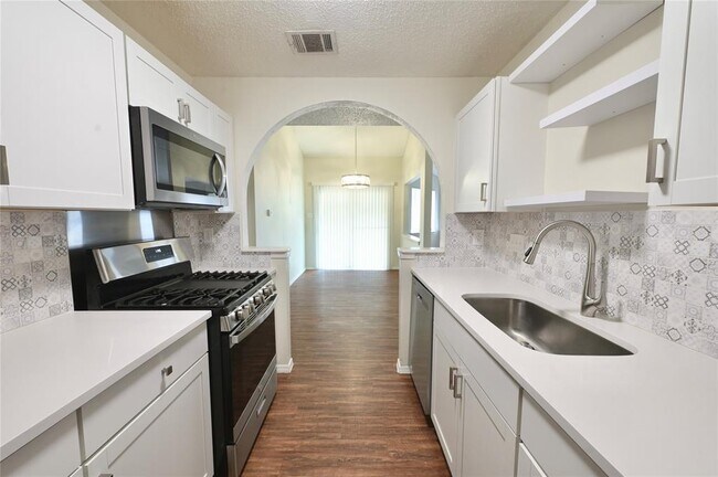 Building Photo - 1901 Rainy Meadows Dr