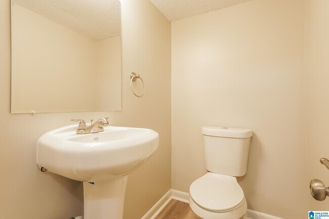 Building Photo - 2112 Headrick Rd