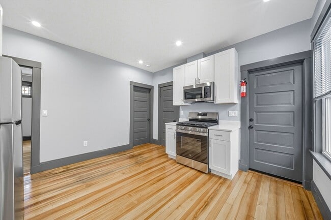 Building Photo - 24 Hinckley St