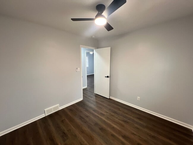 Building Photo - Move-In Ready 6-Bedroom Home in Raytown