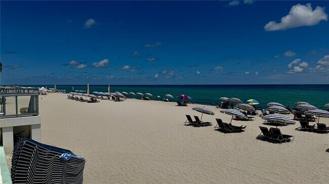 Building Photo - 3725 S Ocean Dr