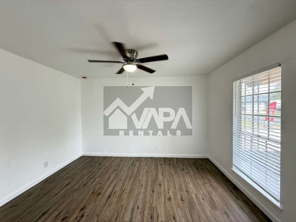 Building Photo - 5419-5419 Lk Grv Dr
